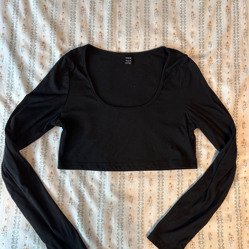 Black Long Sleeve Crop Top